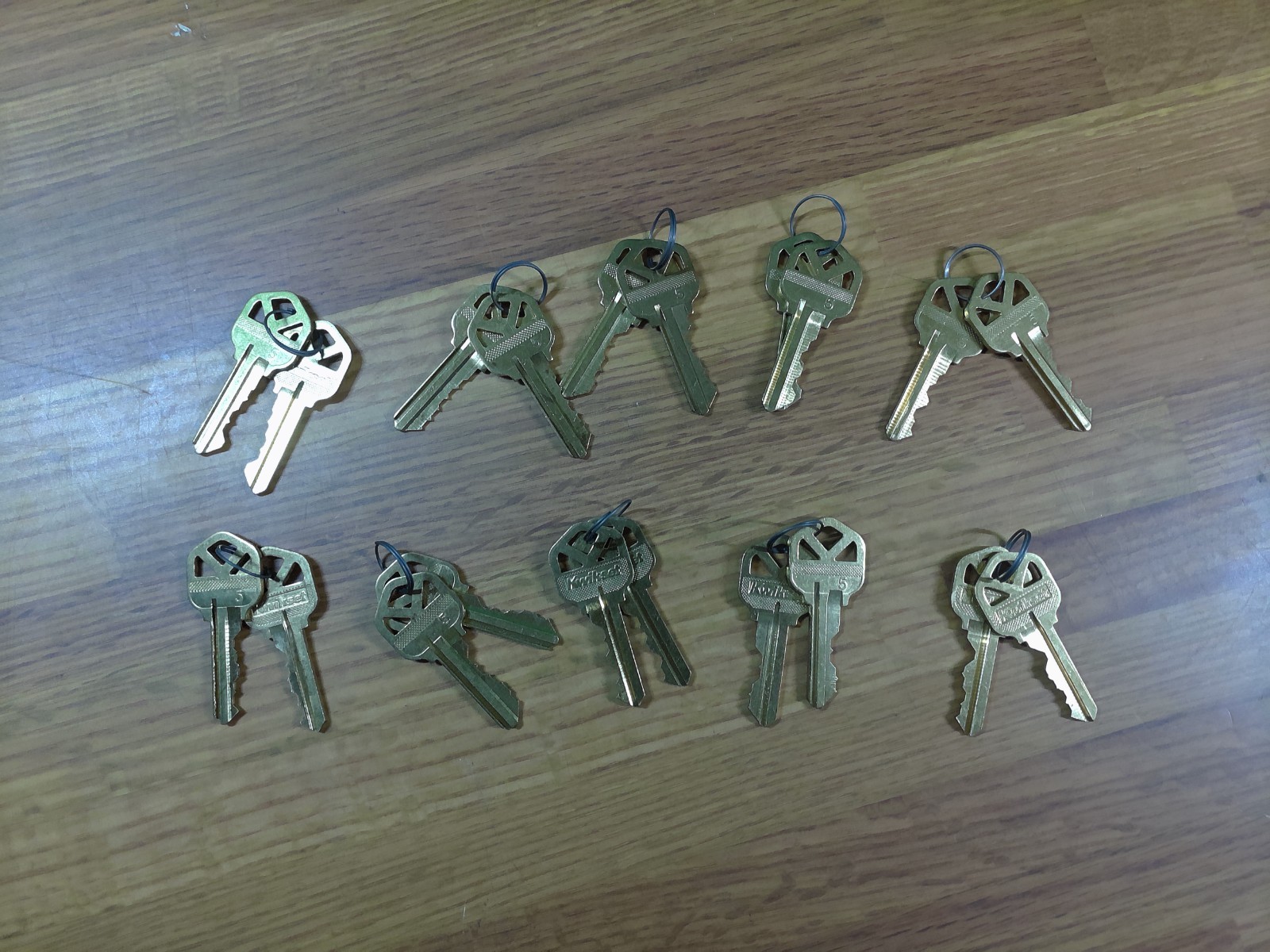 KWIKSET ORIGINAL FACTORY PRECUT KEYS 10 SETS OF 2 KW1 5-PIN 20 TOTAL KEYS