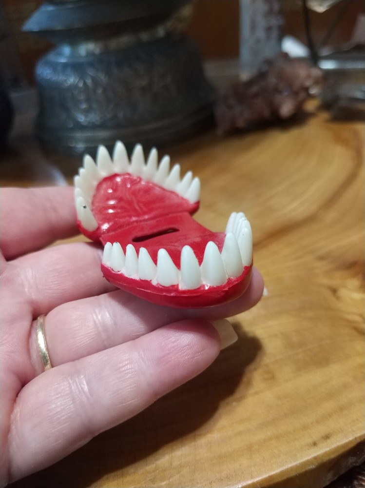 Vintage 1995 StreetWise designs plastic teeth