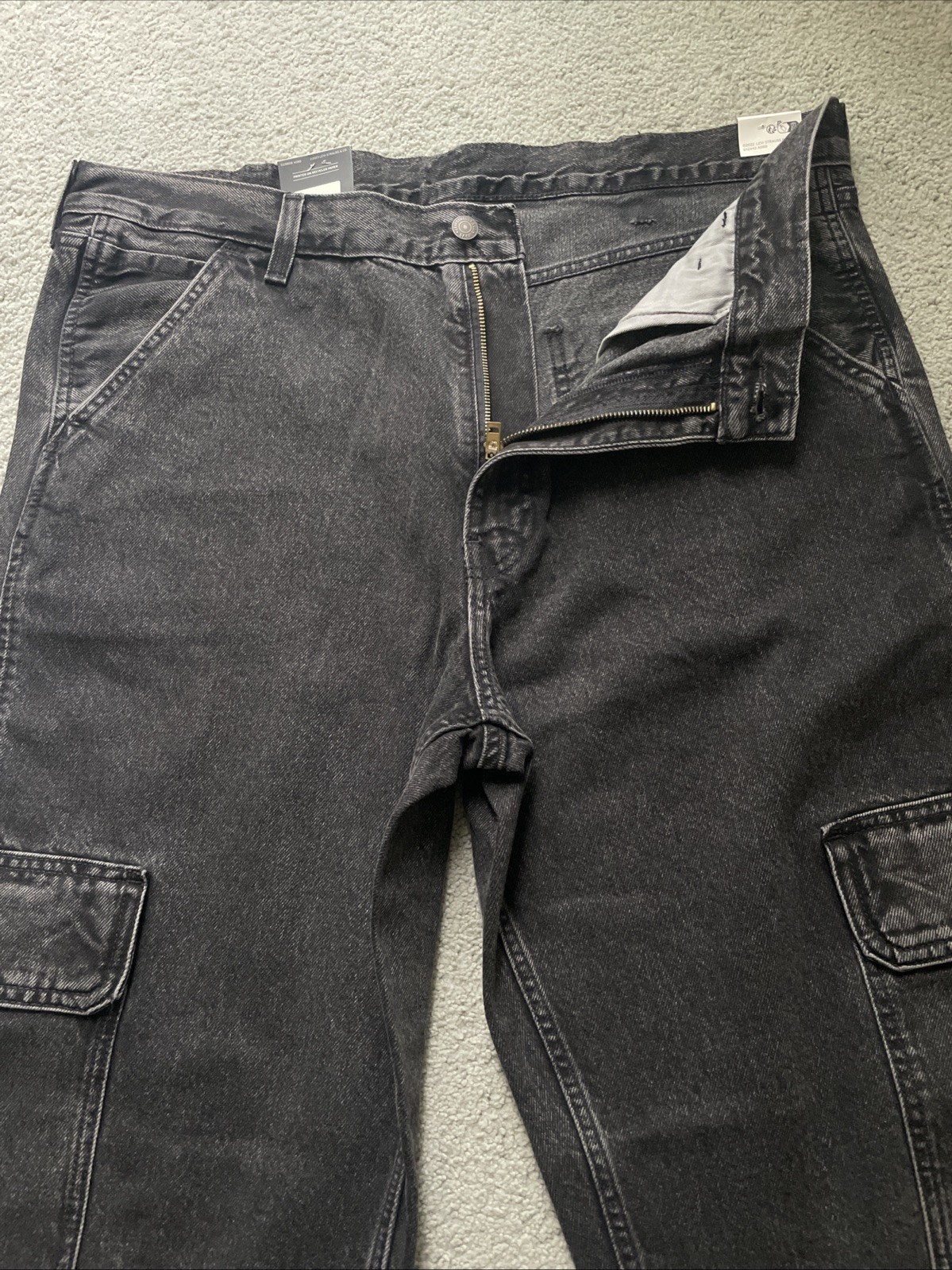 Levi's Premium 568 Loose Cargo Gray Jeans Men’s Tag Size 38x32 Measures 40X32