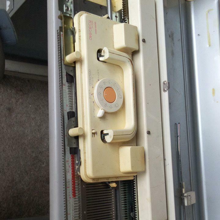 SILVER REED Knitting SK-640 Machine