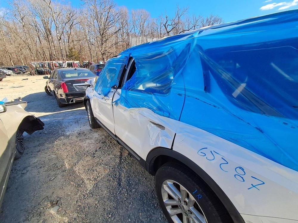 2016 Ford Explorer OEM 8 Screen Display - Used, Reprogramming Required