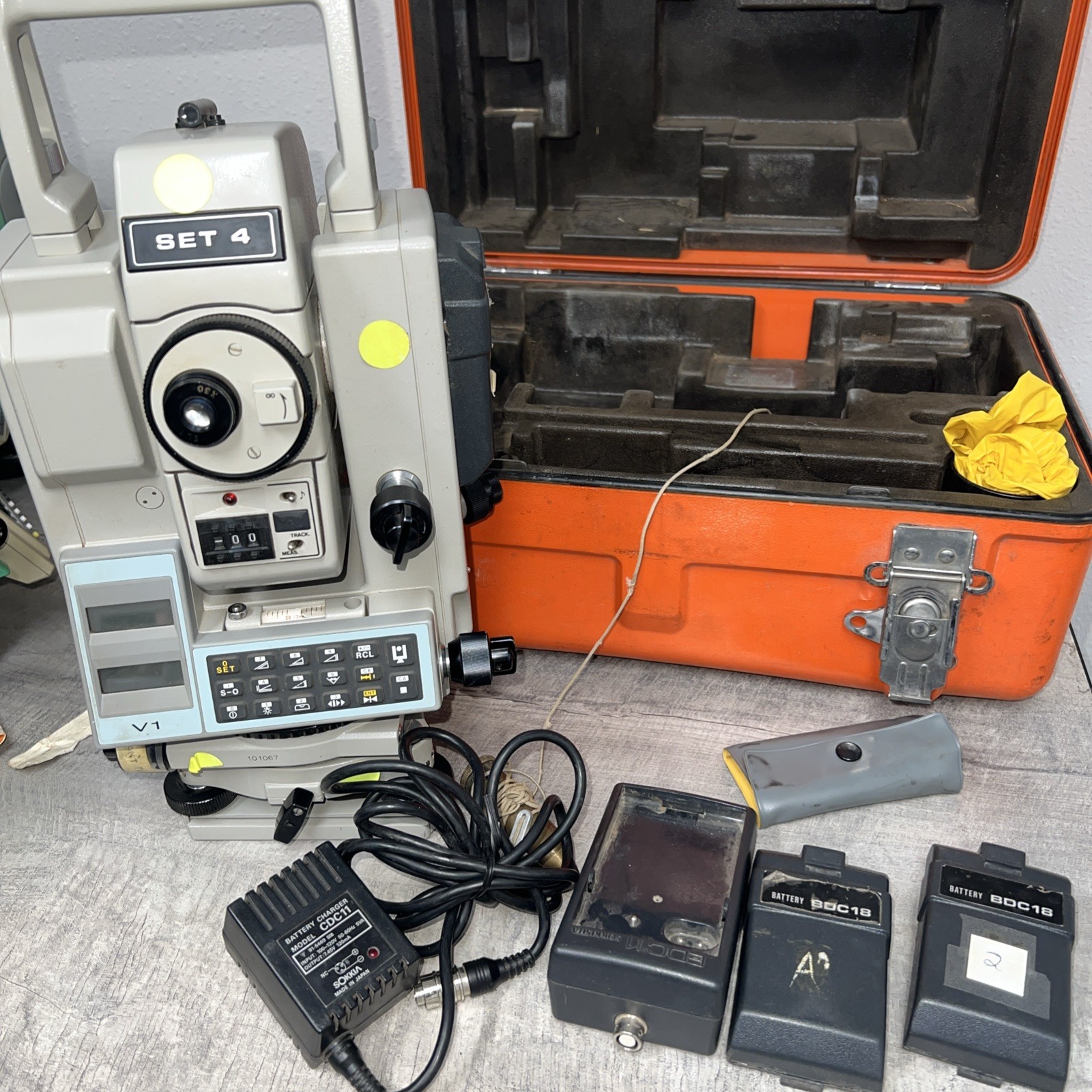 SOKKISHA LIETZ SET 4A SURVEY EQUIPMENT TOTAL STATION W/ BATTERIES AND CHARGER