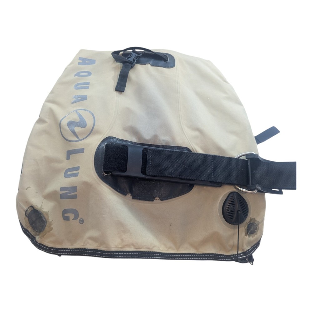 Aqualung Zuma - Size Small/Medium - 2 Patches