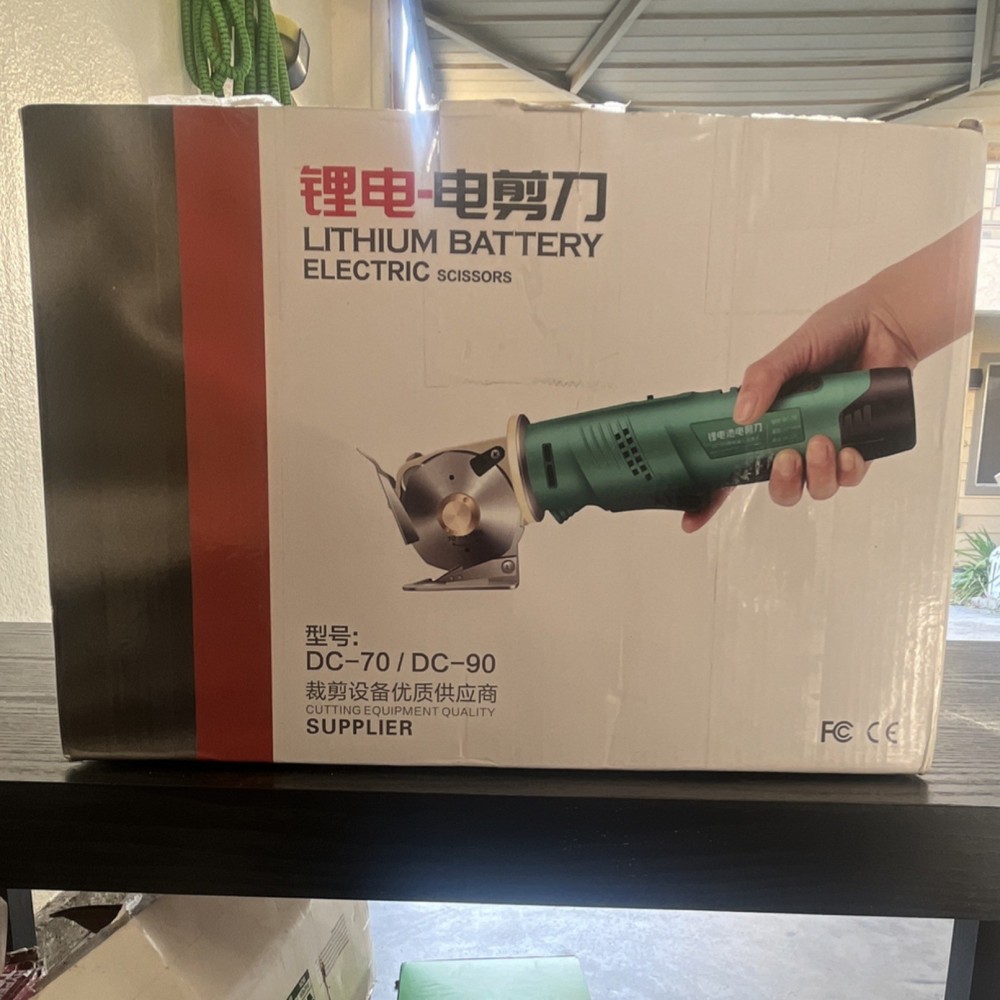 Lithium Battery Electric Scissors DC-70 / DC-90 Textile Cutting Tool