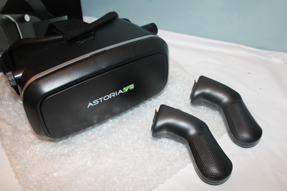 NEW ASTORIA VR Virtual Reality Glasses & 2x Wireless Remote Controller IN BOX