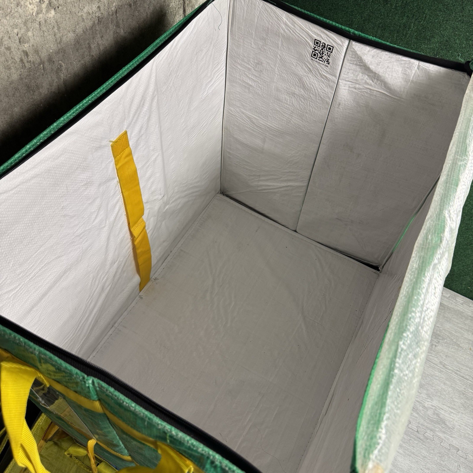 (2) AMAZON COURIER LARGE DELIVERY STORAGE BAGS 28x23x20 *2 TOTE LOTS* BUY BULK!