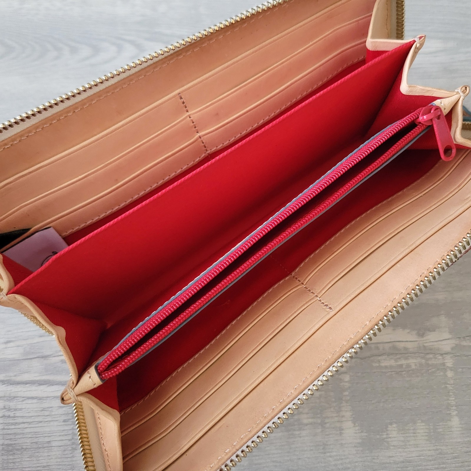 Disney Dooney & Bourke Sketch Disney Dogs Zip Wallet Wristlet Carried Once EUC