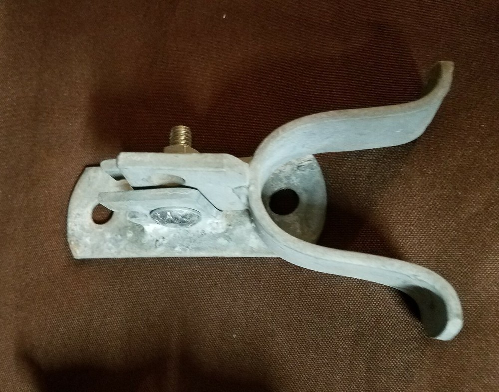 Wall Mount Gate Latch for 1-3/8 Chain Link Fence pipe, Lockable, Galvanized