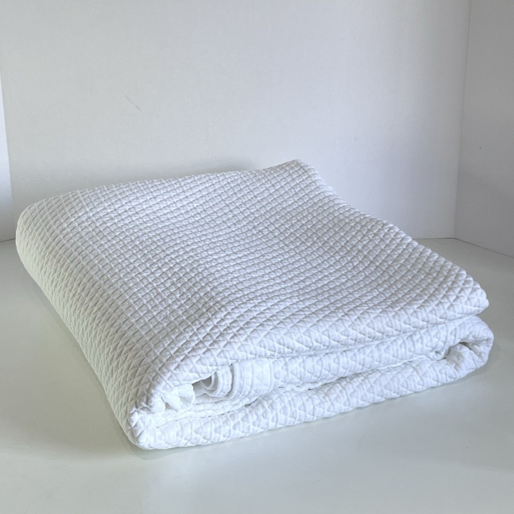 Fieldcrest Queen Size 92x102" White Cotton Geometric Diamond Pattern Bedspread