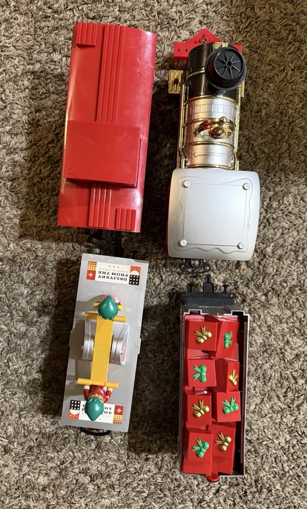 FAO Schwarz 4 Main Pieces Motorized Classic Train Set. Working