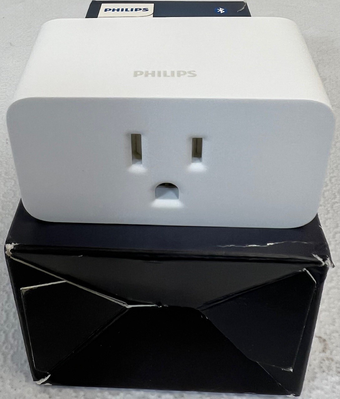 Philips Hue Smart Plug for Hue Smart Lights, Bluetooth & Hue Hub -FREE S/H
