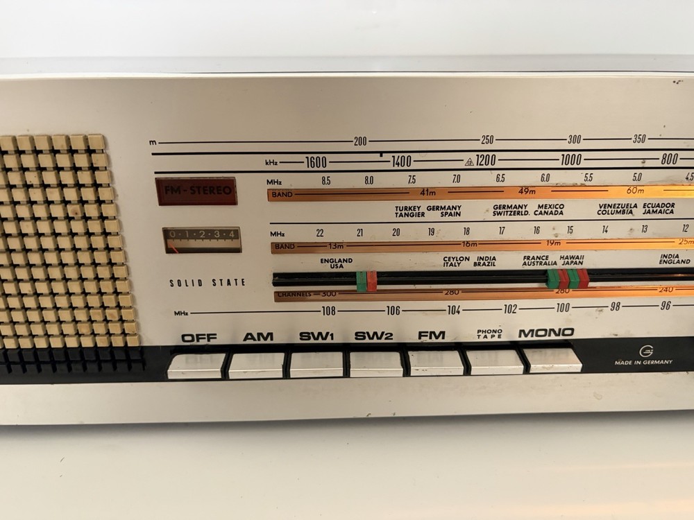 Vintage Grundig Model RF 2160U Solid State Stereo Read Description