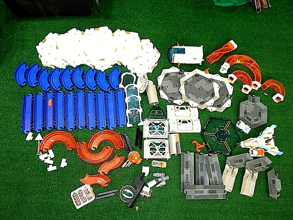 100+ Piece set Hex Bugs and more including RARE Hex Rocket