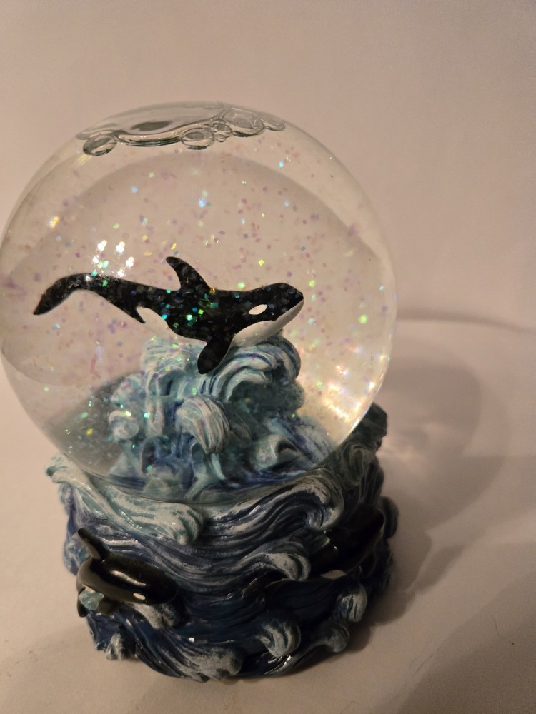 Sea World Snow Globe Orcas