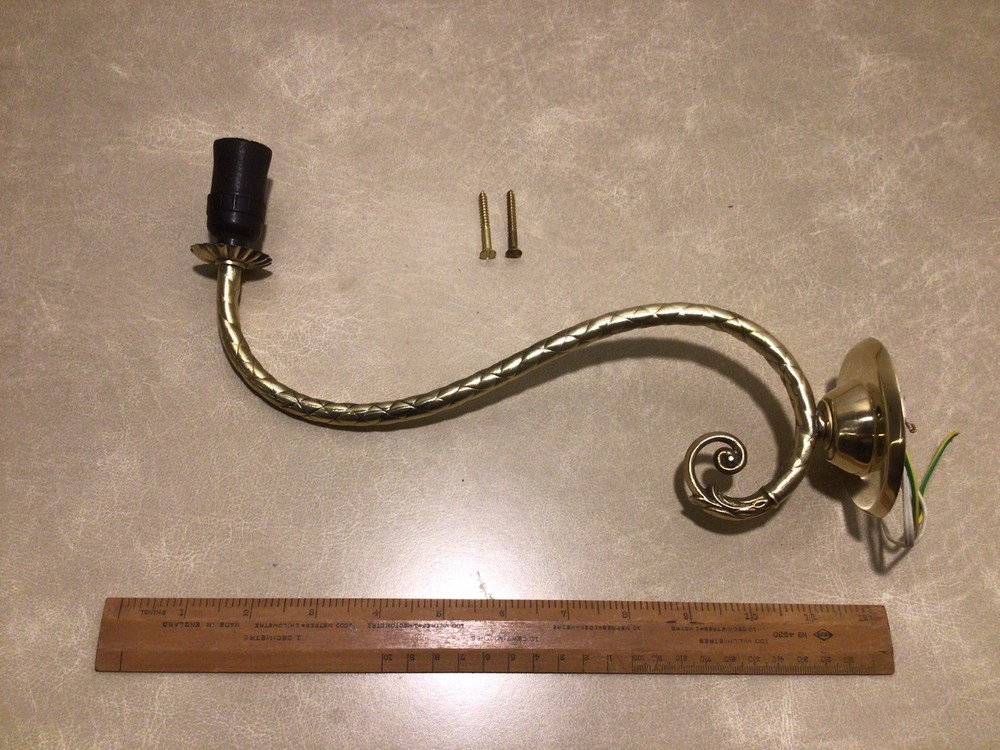 1 Vintage Brass Wall Lights ￼