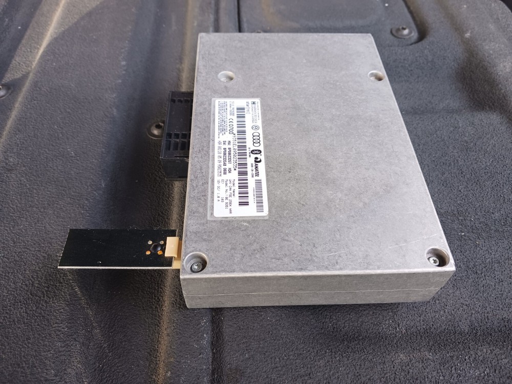 Audi R8 GPS Navigation Control Module Telephone Interface 8P1 862 335 8P1862335A