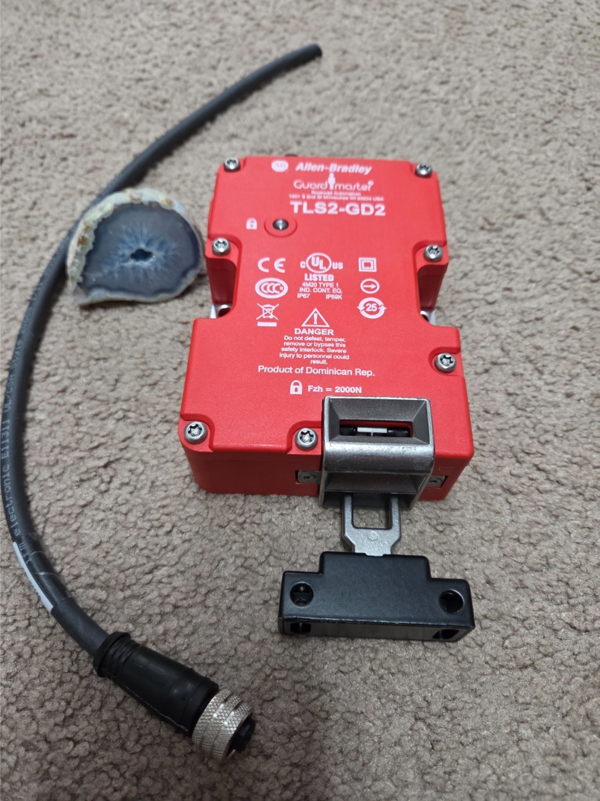 Allen Bradley 440G-T2NBBPH-1L TLS2-GD2 Guard Master Safety Switch 24V Coil