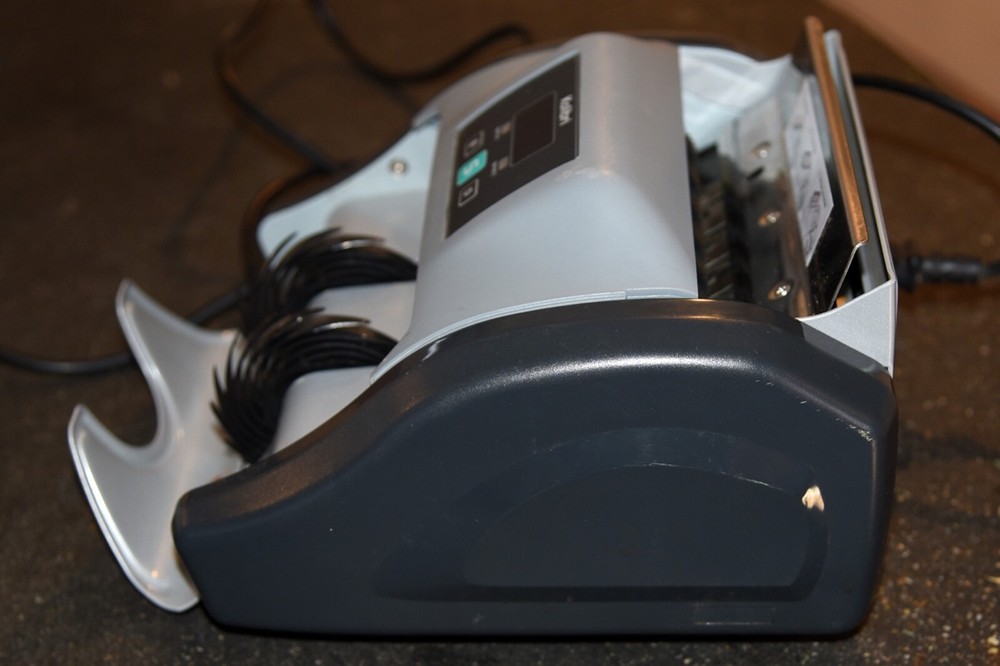 Kolibri Automatic Bill Money Counter Detects Counterfeits