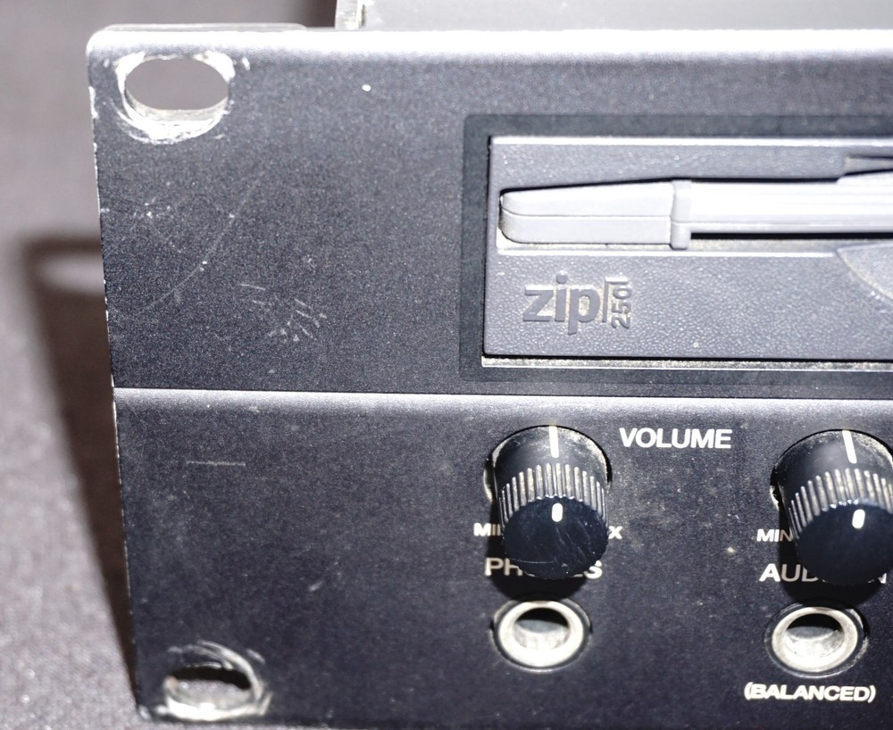 Roland VP-9000 VariPhrase Processor Sampler Vocal Processor 2U Rack Mount - 100V