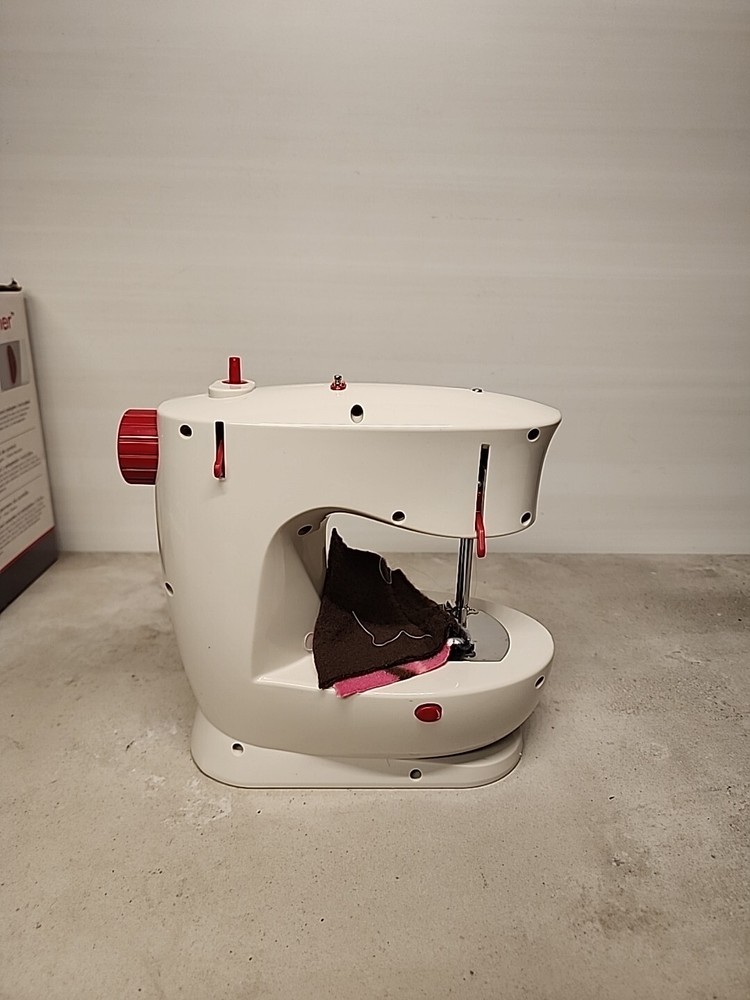 Easy Stitcher Table Top Sewing Machine D2-5001 ms5