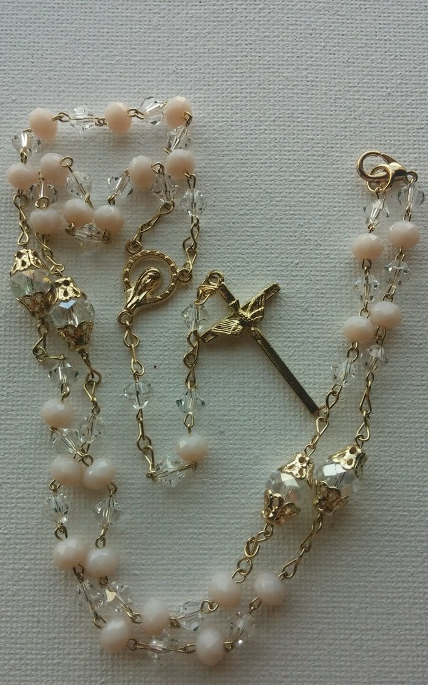 BEAUTIFUL HANDMADE ROSARY WITH CRYSTAL BEADS.