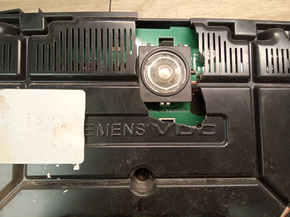 MACK instrument Cluster A2C53090404 (Damage)