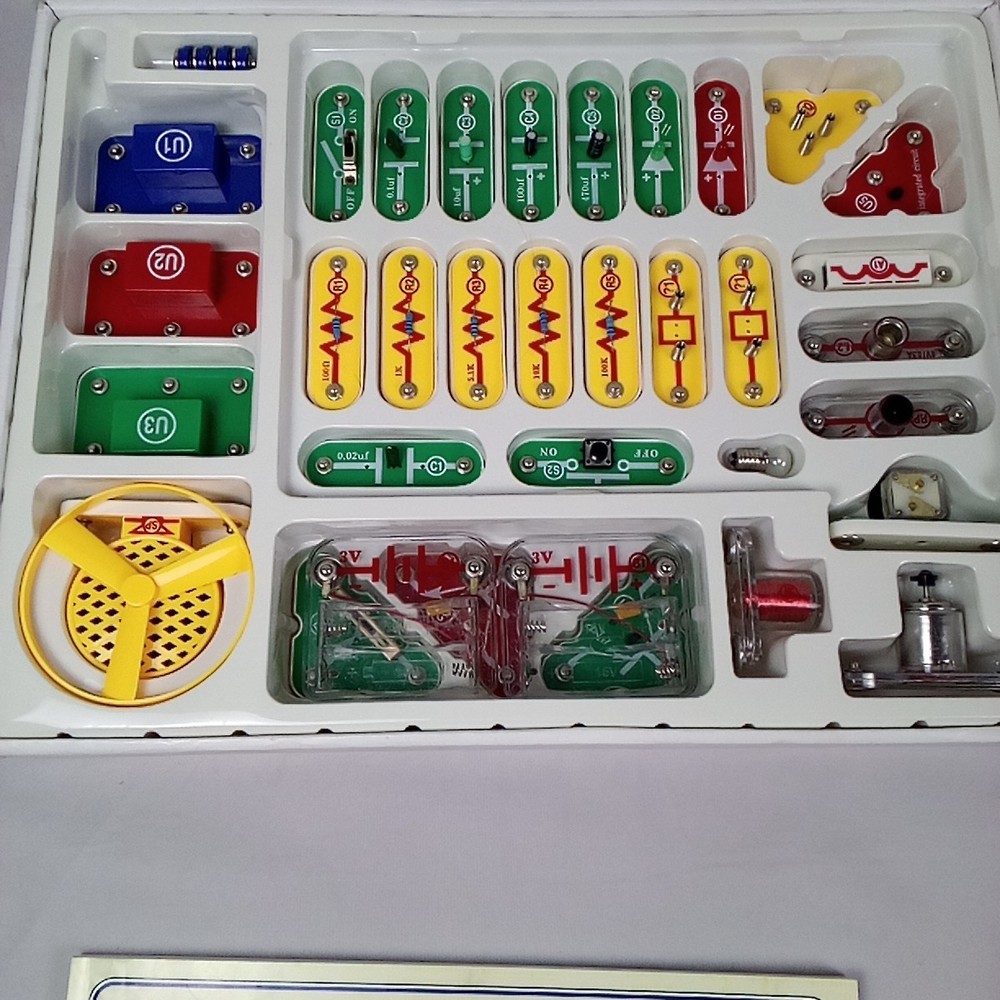 Elenco Snap Circuits 300 Experiments Kit SC300 STEM Electronics 202 Learning