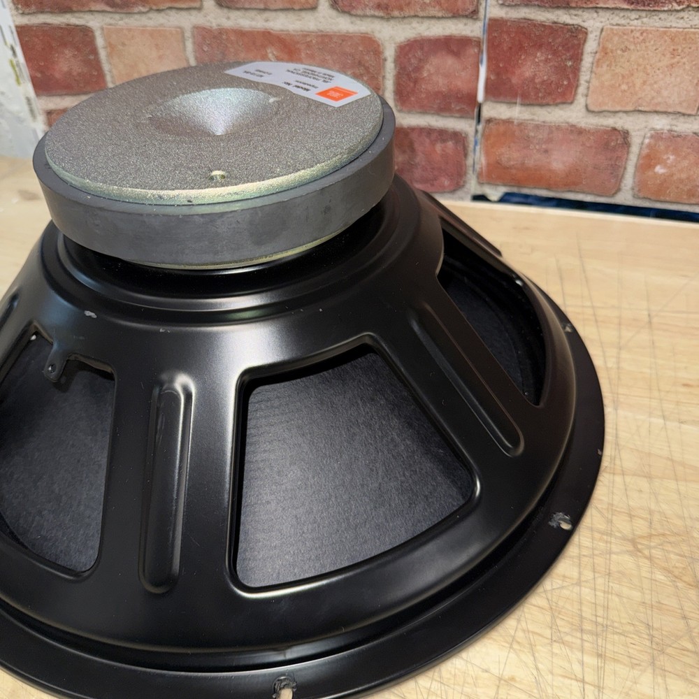 single speaker Jbl M115-8A 8 OHMS