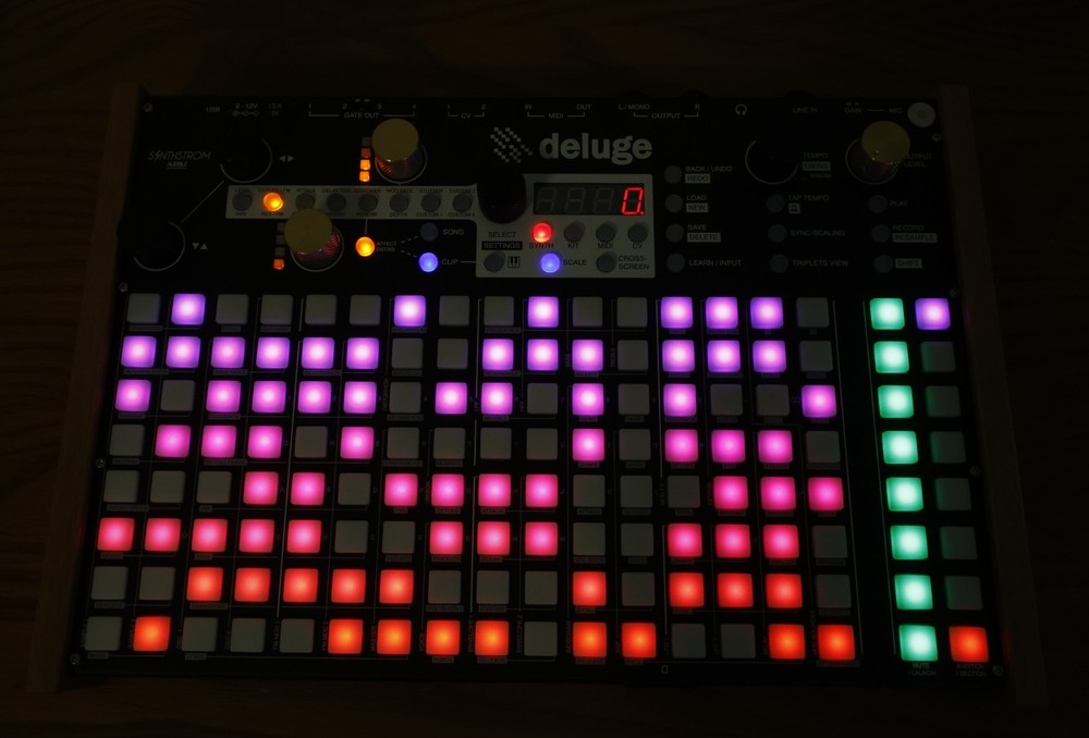 Synthstrom Audible Deluge DE-01 -Synth, Sampler and Sequencer -MINT- DeckSaver
