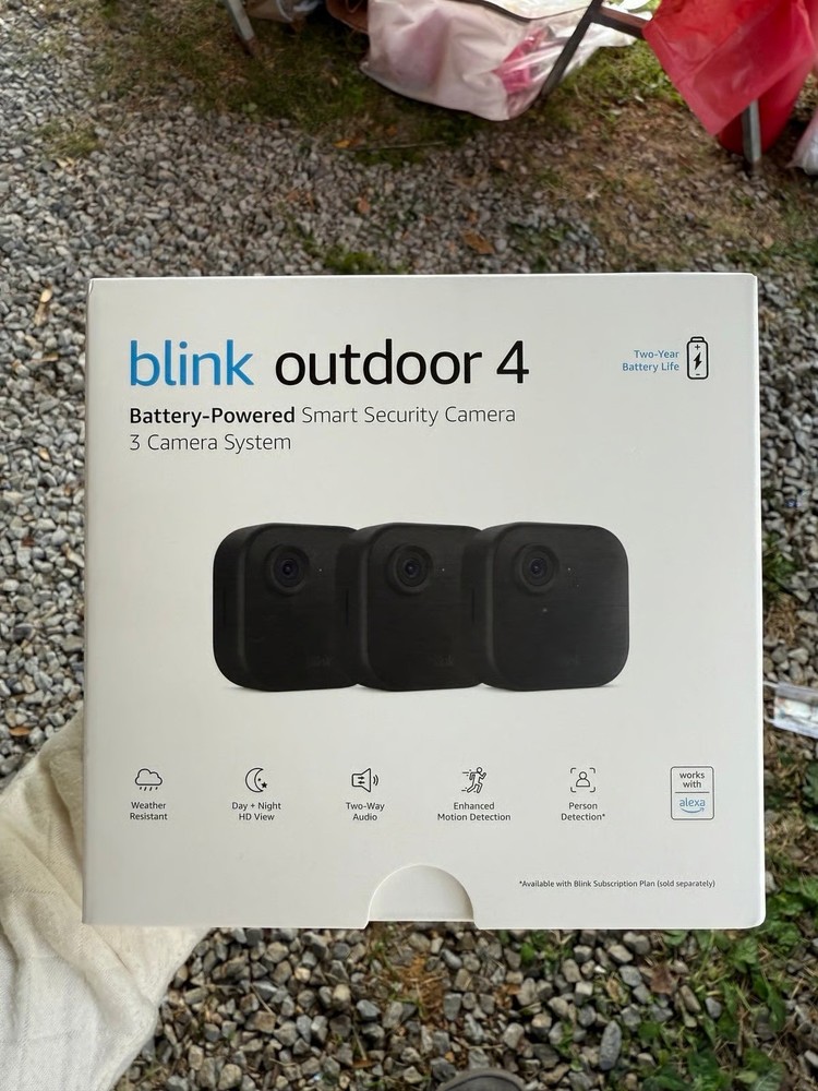 blink outdoor 4 Wireless Security 3 Camera System  Kit Battery Powered HD
