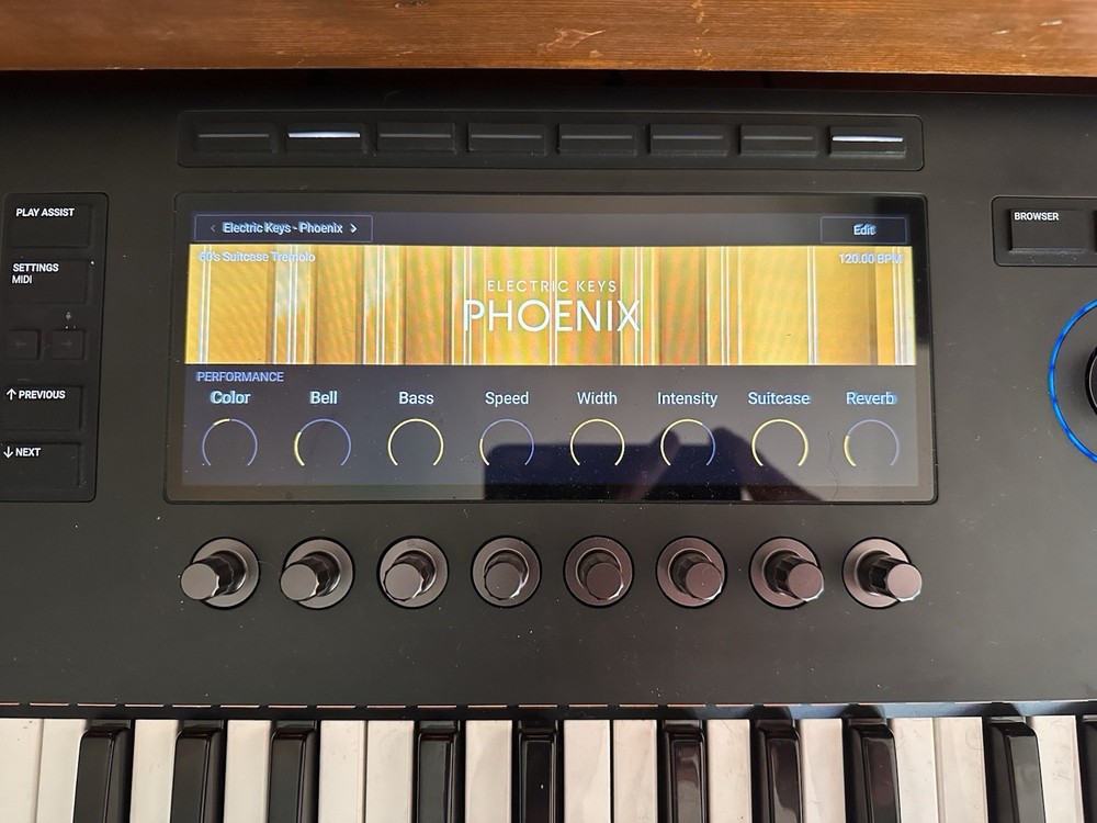 Native Instruments S-Series Komplete Kontrol S61 MK3 Keyboard Controller