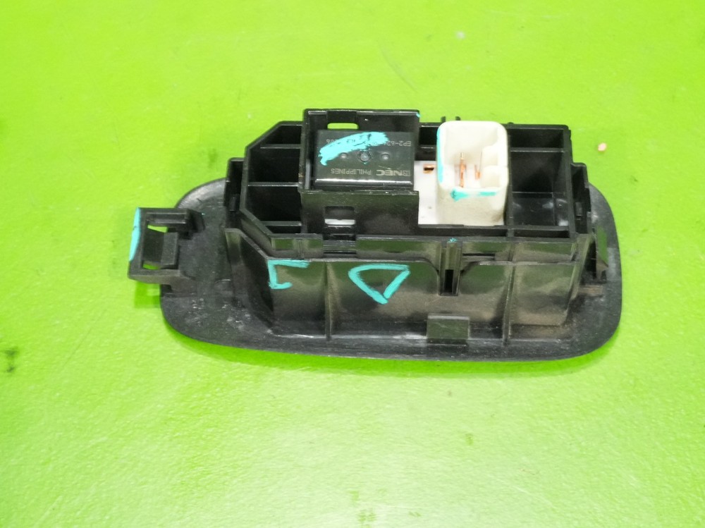 01-05 IS300 OEM rear back door power window lock switch button control