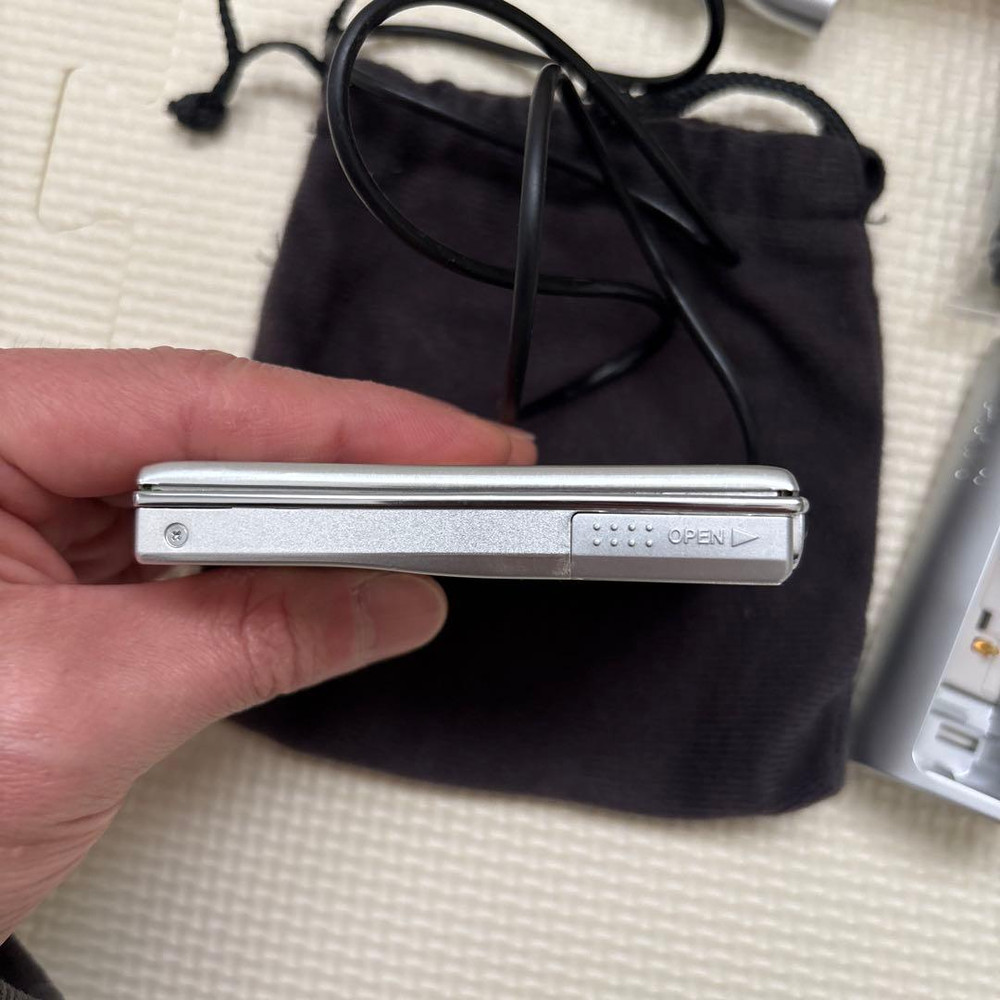 SHARP MD-DS70-S Portable MiniDisc Player Silver 1-Bit Audio Tested Working
