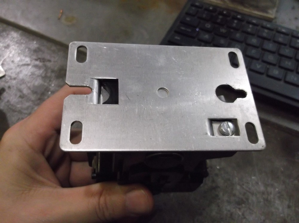 TELEMECANIQUE 2200EB230AA CONTACTOR (703)