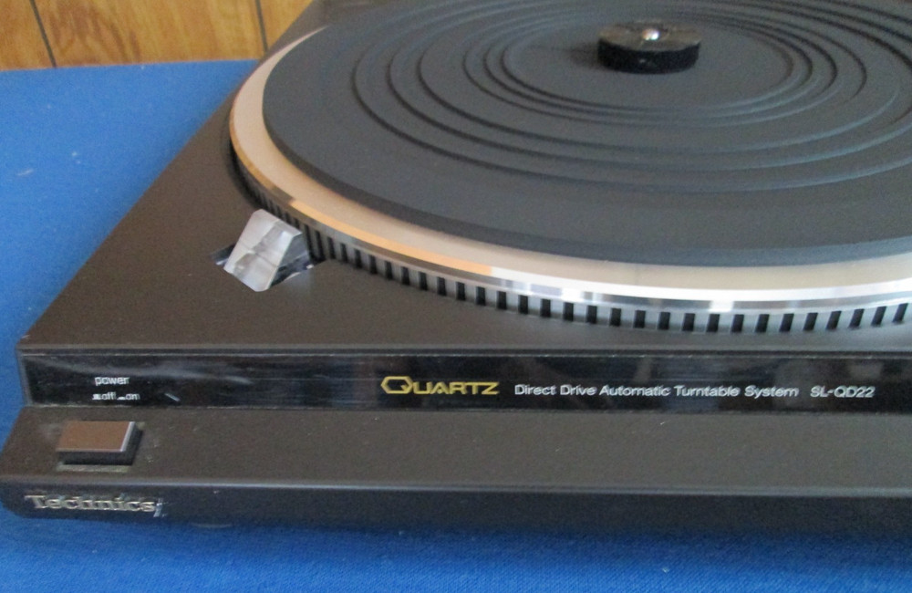 Technics SL-QD22 Quartz Direct Drive Automatic Turntable
