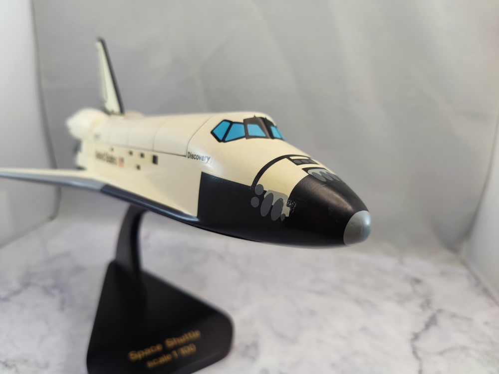 NASA US Space Shuttle Discovery Orbiter Desk Display Spacecraft 1/100