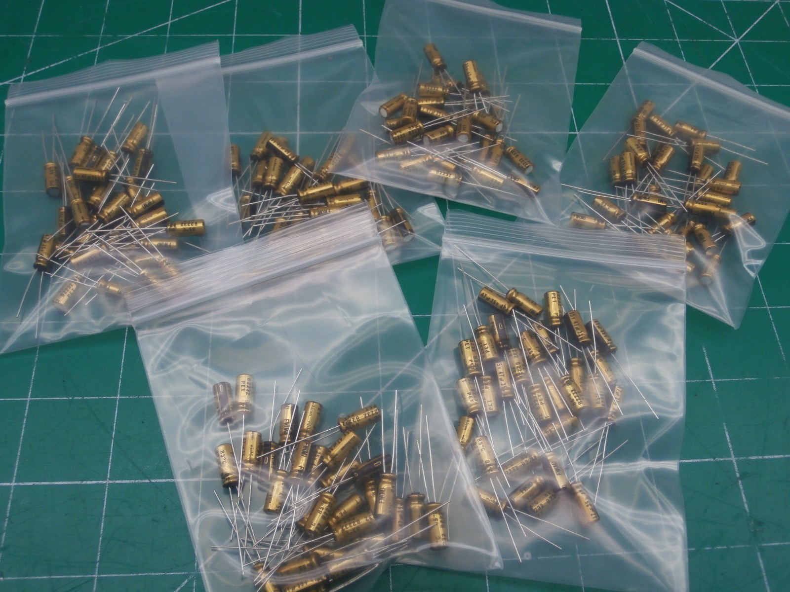 Nichicon UFW Audio Grade Gold Series 47uf 35v Electrolytic Capacitors 30pcs