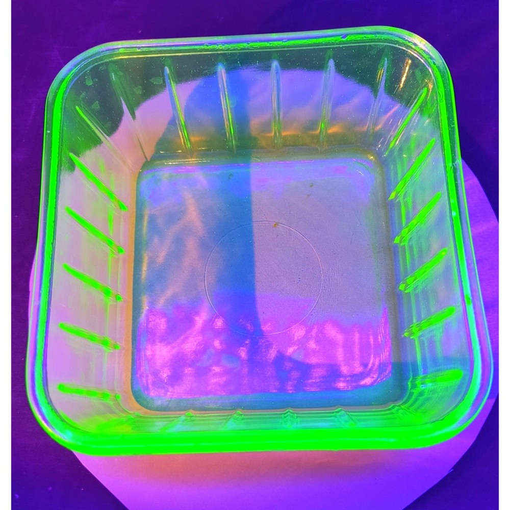 722. Fridge with Lid UV Reactive