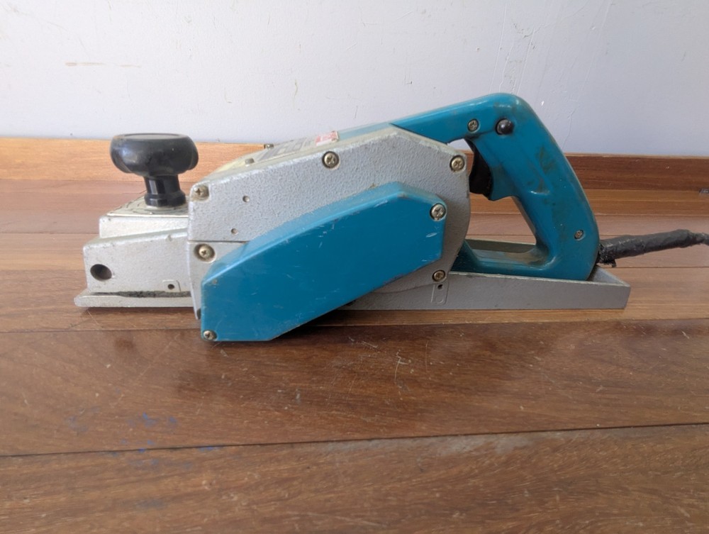 Makita model 1100 handheld power planer