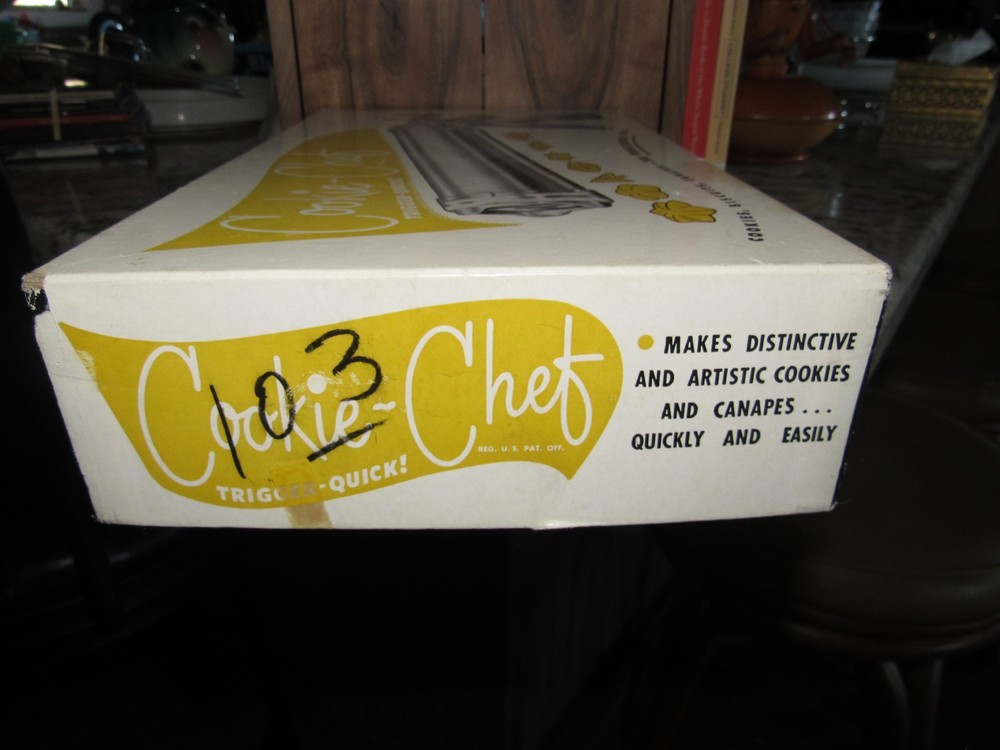 Vintage WF Meyer COOKIE CHEF Trigger Quick Cookie Press Complete - Box & Recipes