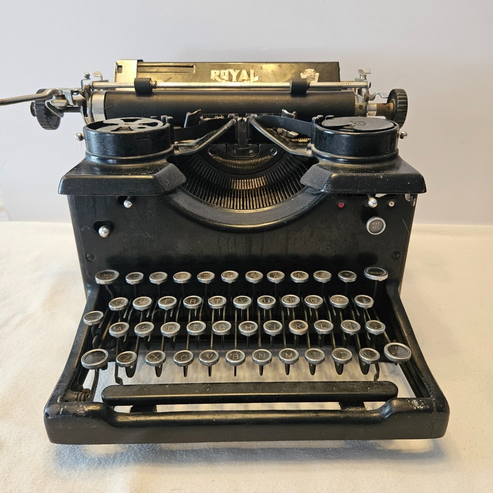 Royal Model 10 Typewriter 1933 – ***LOCAL PICK-UP ONLY (INDIANAPOLIS AREA)***