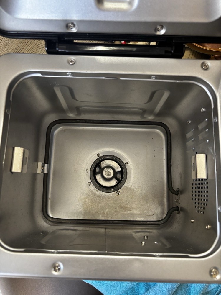 CUISINART CBK-200 Convection Bread Maker 2-Pound Programmable Stainless Steel