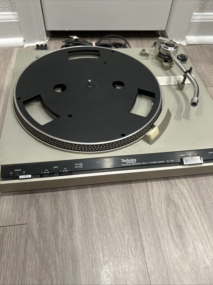 Technics Automatic Turntable SL-210