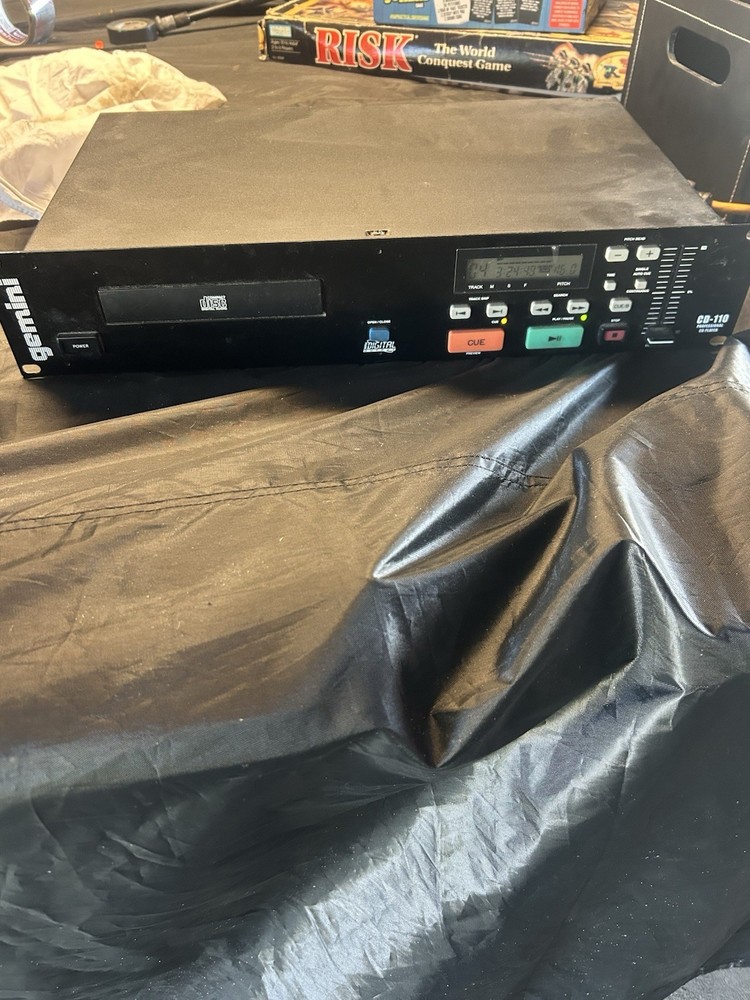 a Gemini CD-110 Professional CD Player Untested