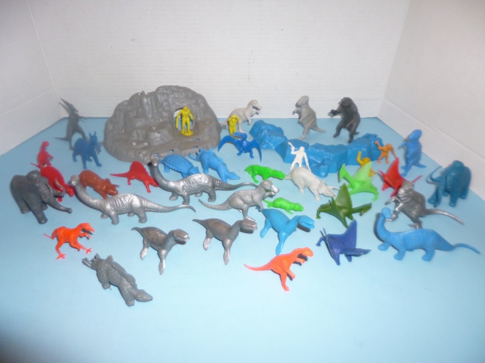MPC DINOSAUR LOT - 39 PIECE'S