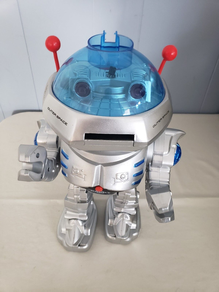 Vintage OUTER SPACE Robot Lights Up DOES NOT MOVE OR SHOOT FOAM DISCS VIDEO