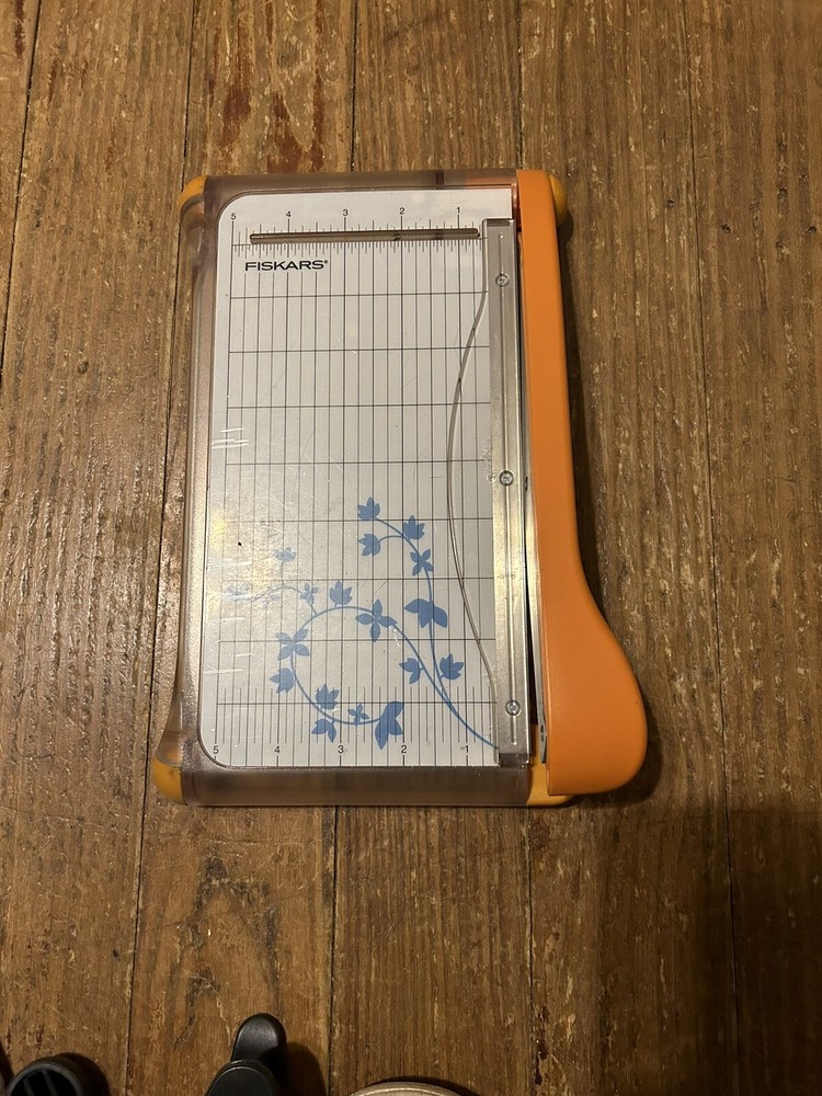 Fiskars Bypass Paper Trimmer - 9" Cutter Used