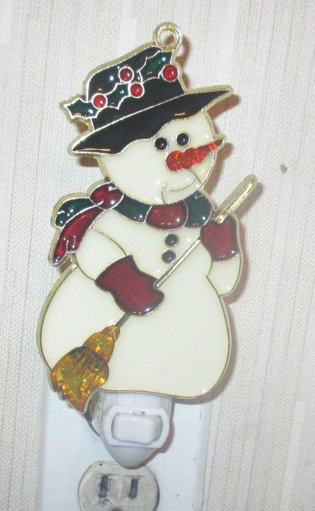 SNOWMAN WITH BROOM NIGHTLIGHT (WINTER SUNCATCHER NIGHTLIGHT)