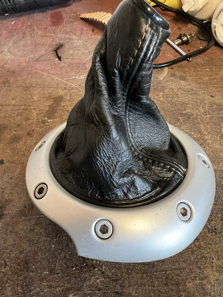 MGF mk2 MGTF Gear Surround Black Leather Gator