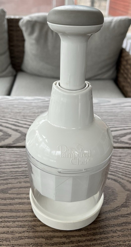 Pampered Chef Food Chopper Manual Push Function white #2585